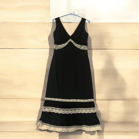 SOLD Black V-Neck Dress with White Lace Trim | Express | Size 7/8 M - Picture 3 of 6